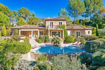 South of france holiday villa near medieval town with pool